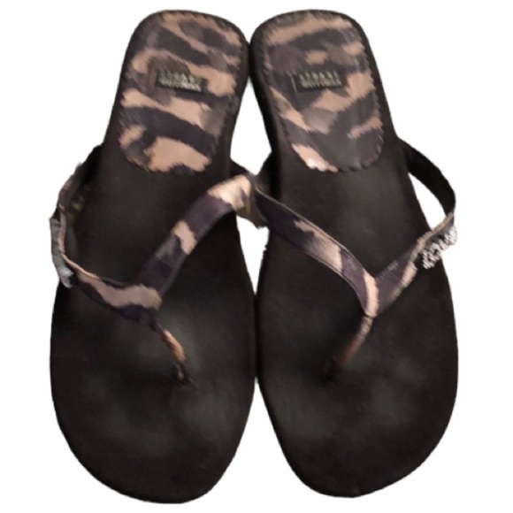 Stuart Weitzman size 10 black animal print leather/suede thong with rhinestones - Picture 1 of 14